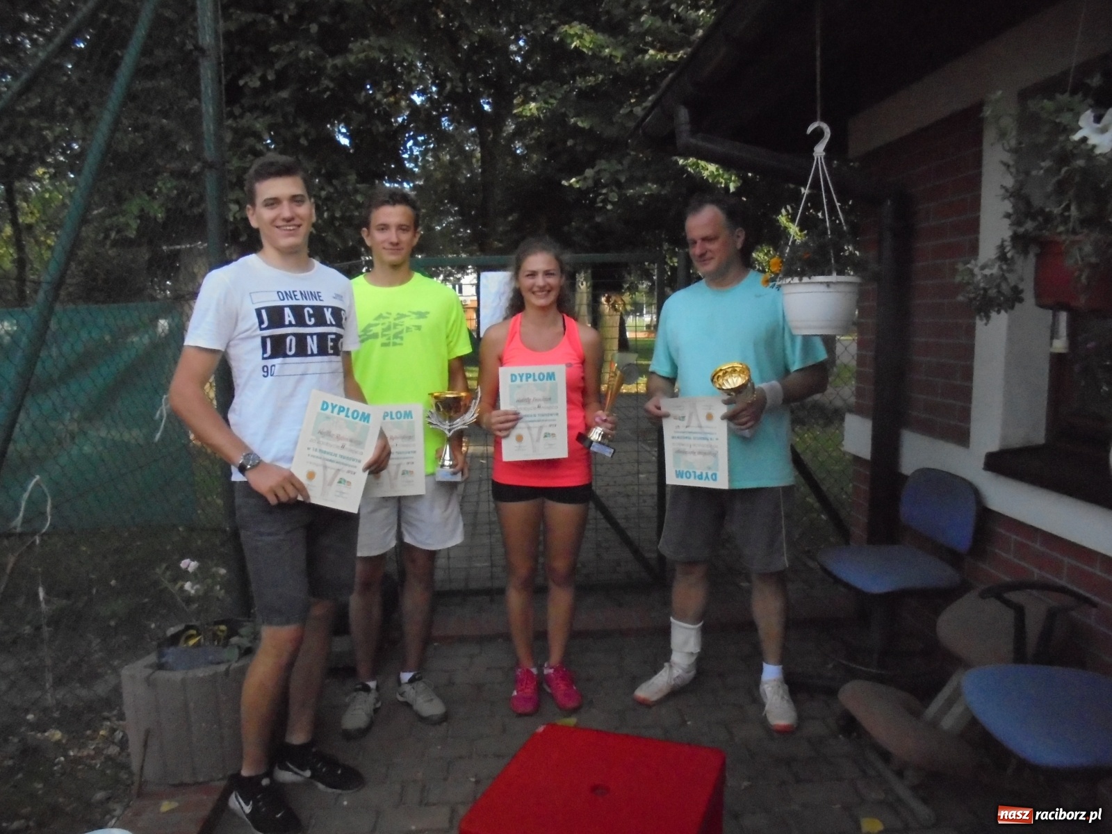 Zdjęcie w galerii na portalu naszraciborz.pl: Tenisowe zmagania o Puchar Starosty na korcie Rafako wiadomości z regionu