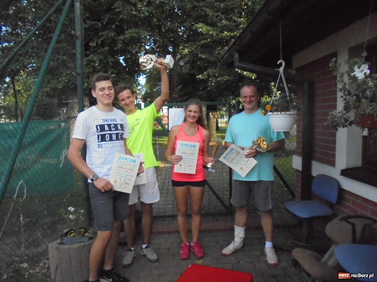 Zdjęcie w galerii na portalu naszraciborz.pl: Tenisowe zmagania o Puchar Starosty na korcie Rafako wiadomości z regionu