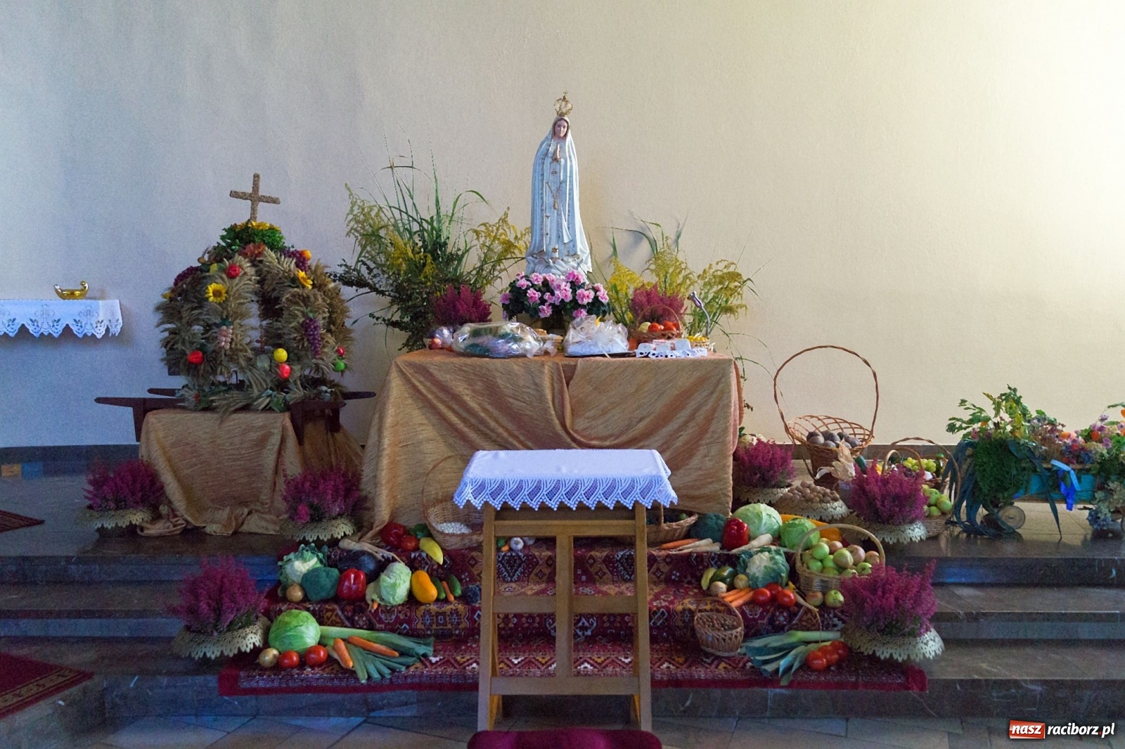 Zdjęcie w galerii na portalu naszraciborz.pl: Przeciąganie liny i królik do wygrania. Dożynki w Górkach Śląskich [FOTO] wiadomości z regionu