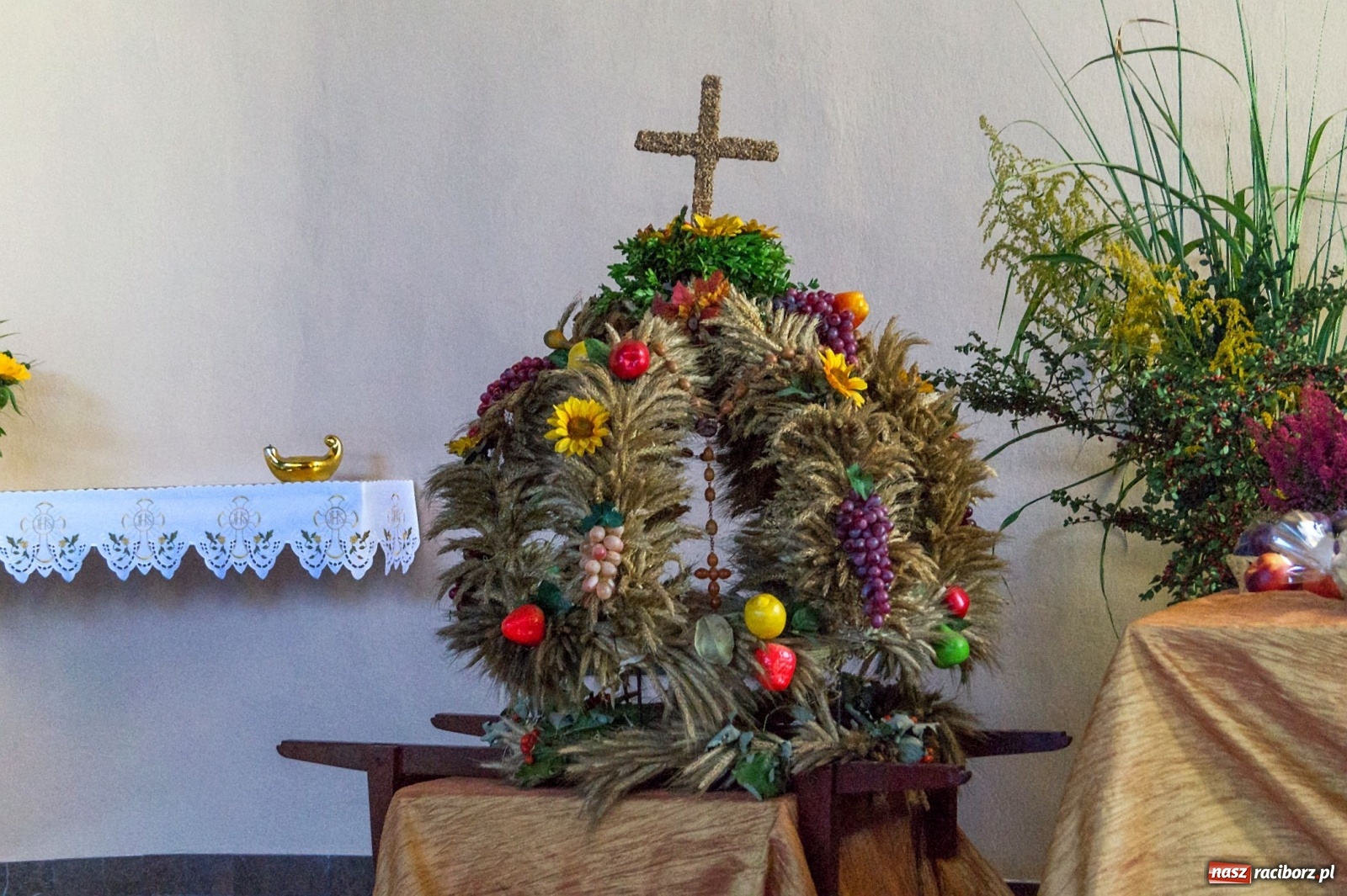 Zdjęcie w galerii na portalu naszraciborz.pl: Przeciąganie liny i królik do wygrania. Dożynki w Górkach Śląskich [FOTO] wiadomości z regionu