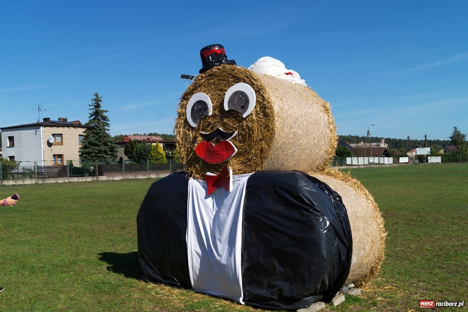 Zdjęcie w galerii na portalu naszraciborz.pl: Przeciąganie liny i królik do wygrania. Dożynki w Górkach Śląskich [FOTO] wiadomości z regionu