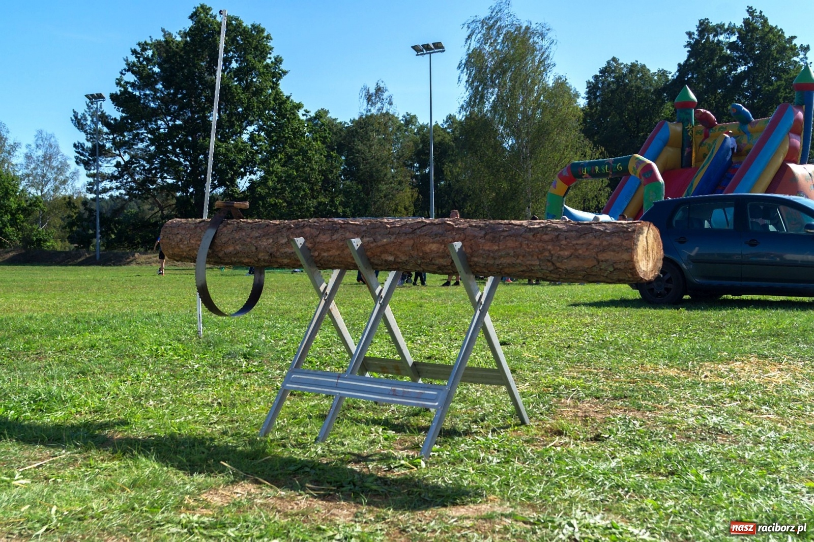 Zdjęcie w galerii na portalu naszraciborz.pl: Przeciąganie liny i królik do wygrania. Dożynki w Górkach Śląskich [FOTO] wiadomości z regionu