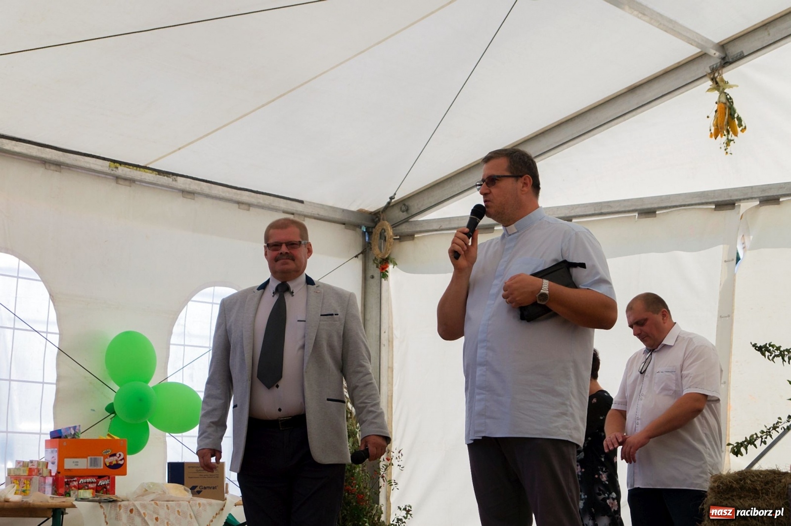 Zdjęcie w galerii na portalu naszraciborz.pl: Przeciąganie liny i królik do wygrania. Dożynki w Górkach Śląskich [FOTO] wiadomości z regionu