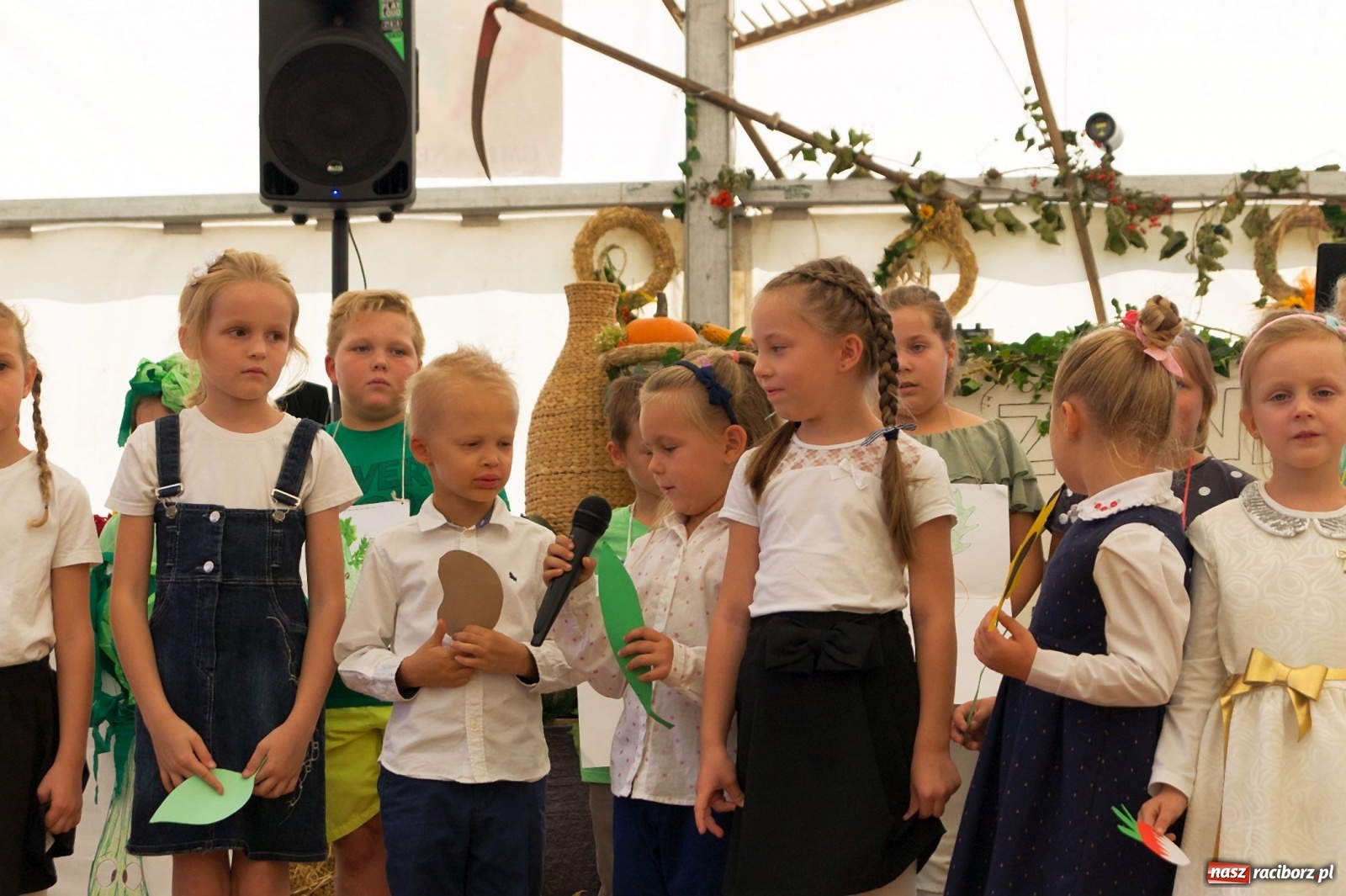 Zdjęcie w galerii na portalu naszraciborz.pl: Przeciąganie liny i królik do wygrania. Dożynki w Górkach Śląskich [FOTO] wiadomości z regionu