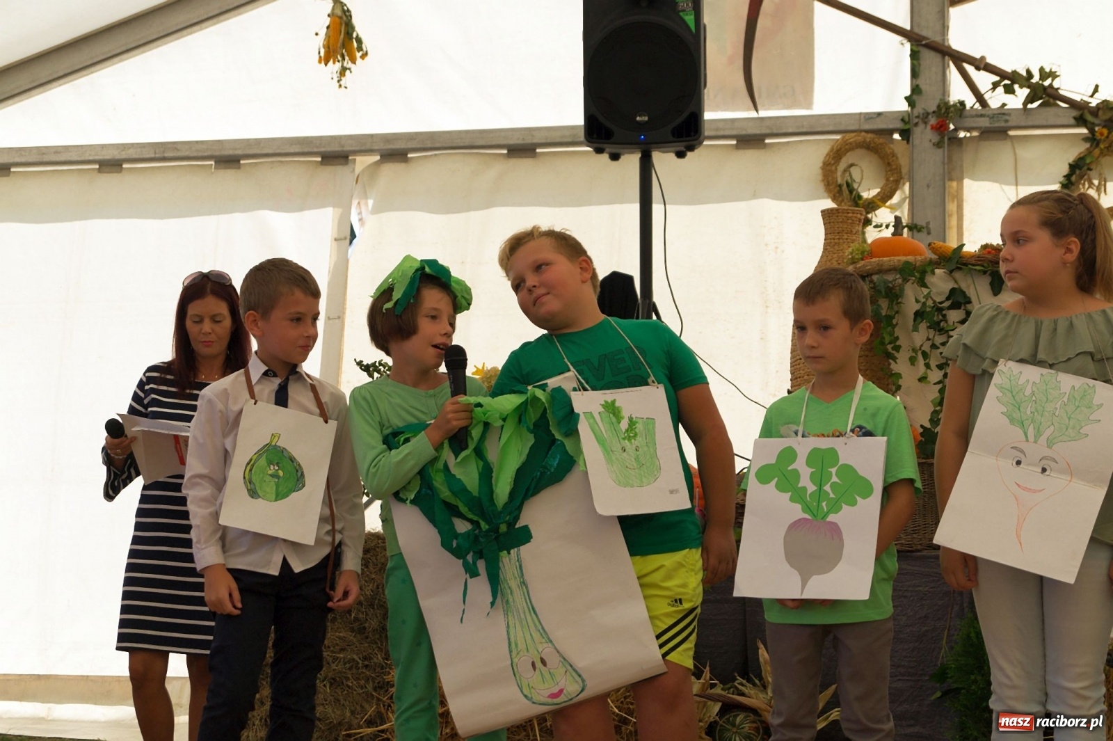 Zdjęcie w galerii na portalu naszraciborz.pl: Przeciąganie liny i królik do wygrania. Dożynki w Górkach Śląskich [FOTO] wiadomości z regionu