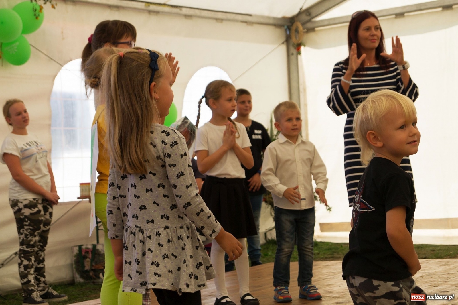 Zdjęcie w galerii na portalu naszraciborz.pl: Przeciąganie liny i królik do wygrania. Dożynki w Górkach Śląskich [FOTO] wiadomości z regionu