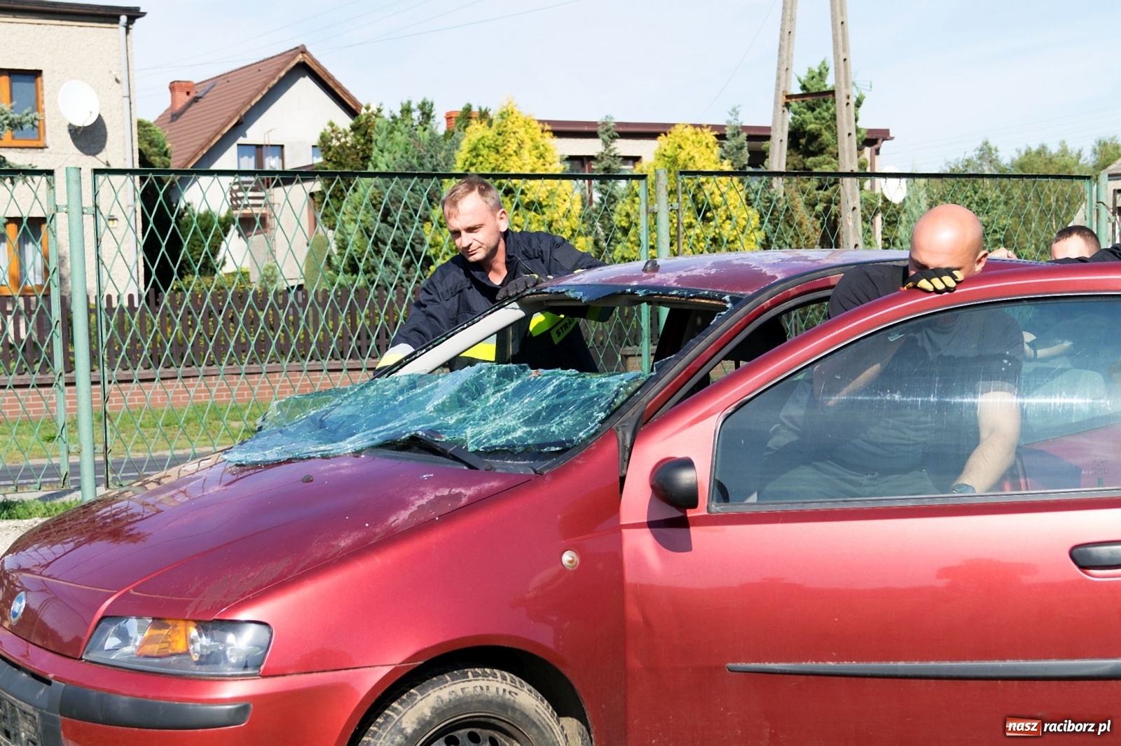Zdjęcie w galerii na portalu naszraciborz.pl: Przeciąganie liny i królik do wygrania. Dożynki w Górkach Śląskich [FOTO] wiadomości z regionu