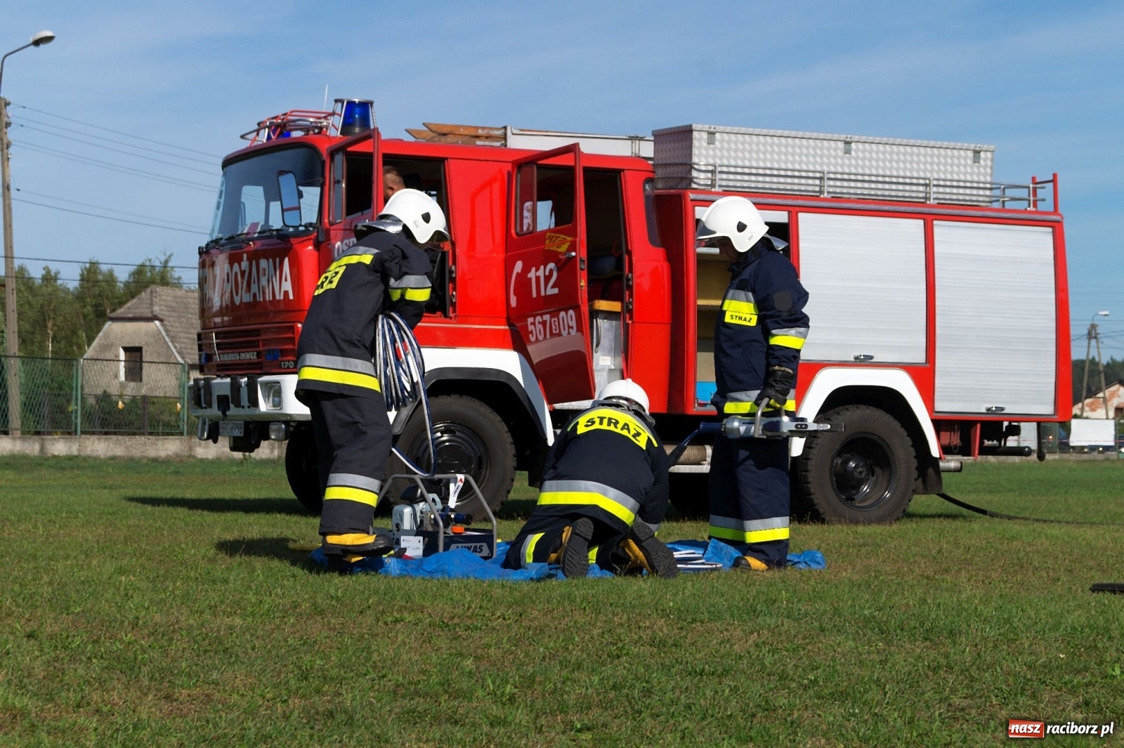 Zdjęcie w galerii na portalu naszraciborz.pl: Przeciąganie liny i królik do wygrania. Dożynki w Górkach Śląskich [FOTO] wiadomości z regionu