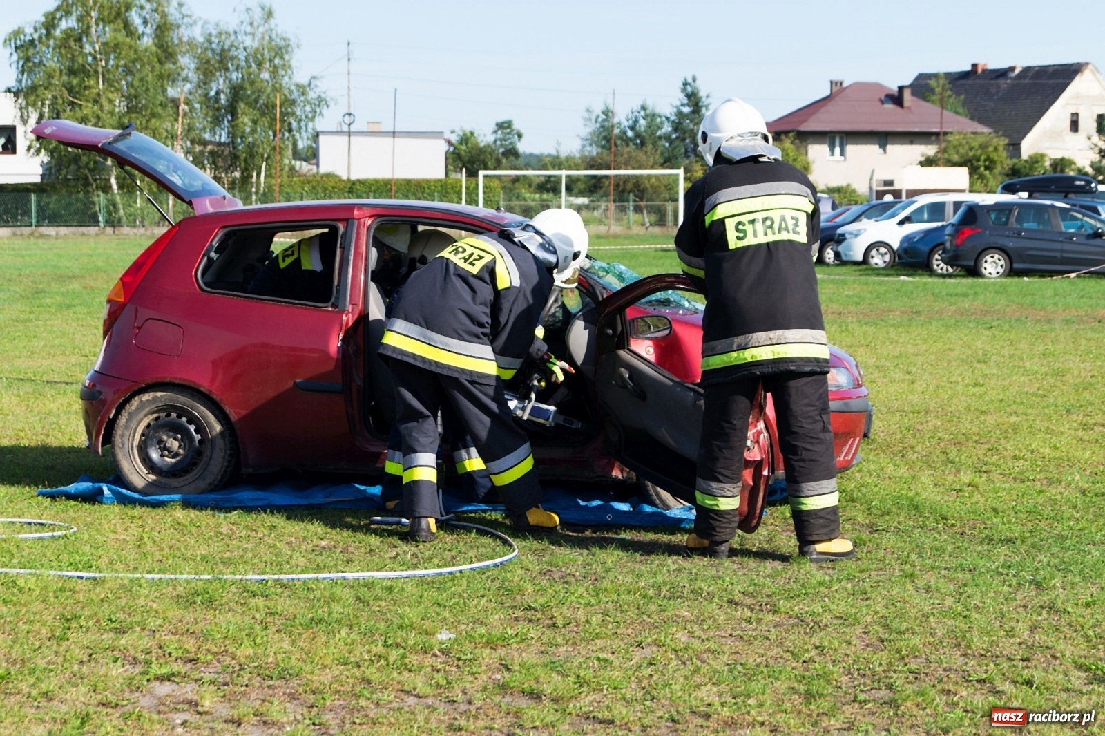 Zdjęcie w galerii na portalu naszraciborz.pl: Przeciąganie liny i królik do wygrania. Dożynki w Górkach Śląskich [FOTO] wiadomości z regionu