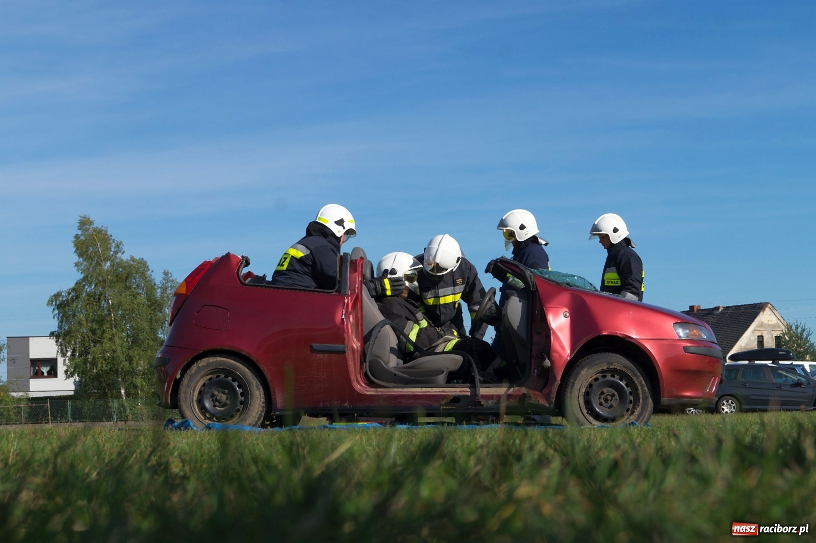 Zdjęcie w galerii na portalu naszraciborz.pl: Przeciąganie liny i królik do wygrania. Dożynki w Górkach Śląskich [FOTO] wiadomości z regionu