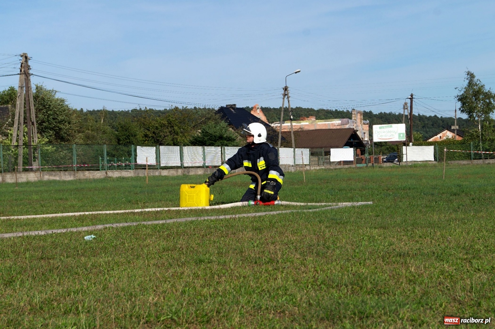 Zdjęcie w galerii na portalu naszraciborz.pl: Przeciąganie liny i królik do wygrania. Dożynki w Górkach Śląskich [FOTO] wiadomości z regionu