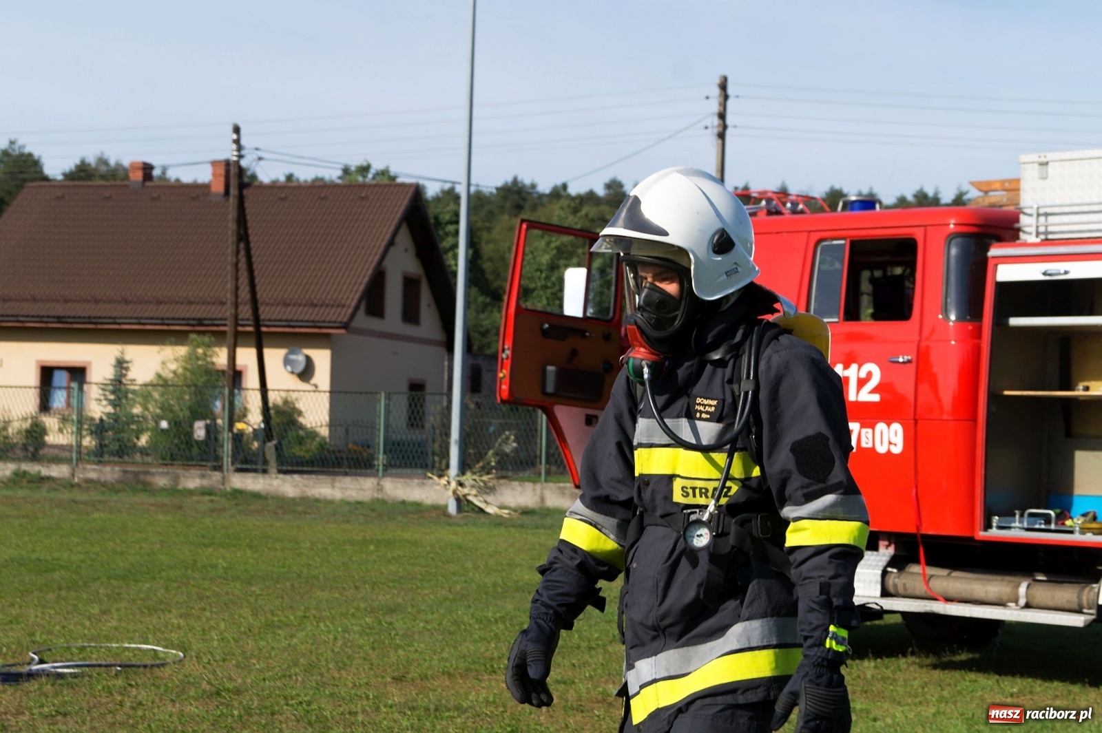 Zdjęcie w galerii na portalu naszraciborz.pl: Przeciąganie liny i królik do wygrania. Dożynki w Górkach Śląskich [FOTO] wiadomości z regionu