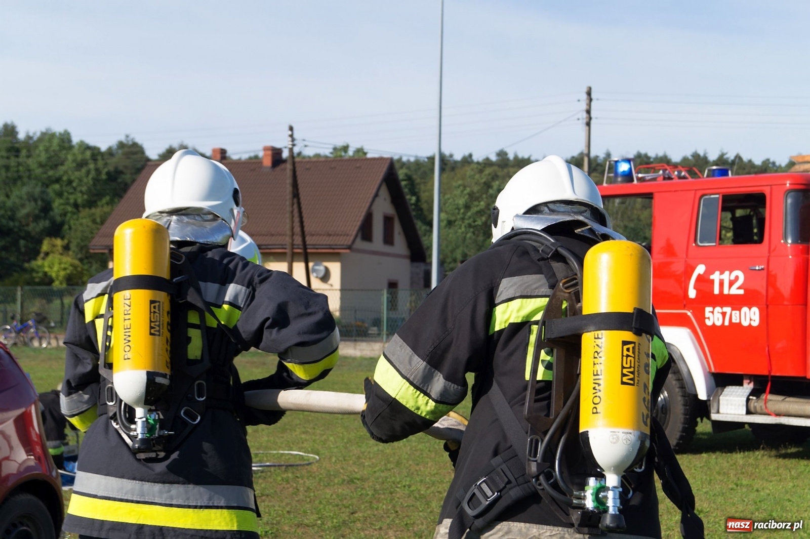 Zdjęcie w galerii na portalu naszraciborz.pl: Przeciąganie liny i królik do wygrania. Dożynki w Górkach Śląskich [FOTO] wiadomości z regionu
