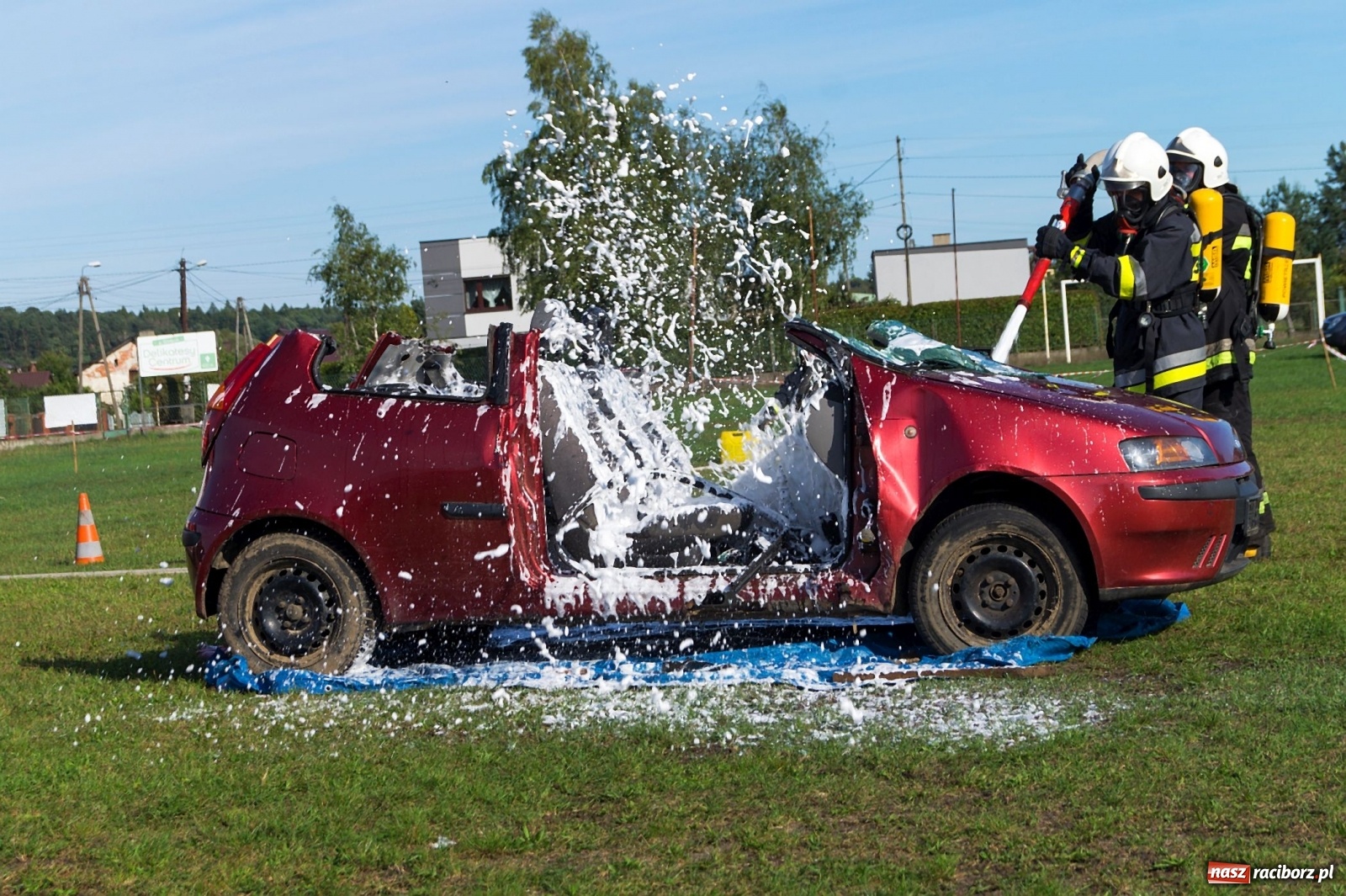 Zdjęcie w galerii na portalu naszraciborz.pl: Przeciąganie liny i królik do wygrania. Dożynki w Górkach Śląskich [FOTO] wiadomości z regionu