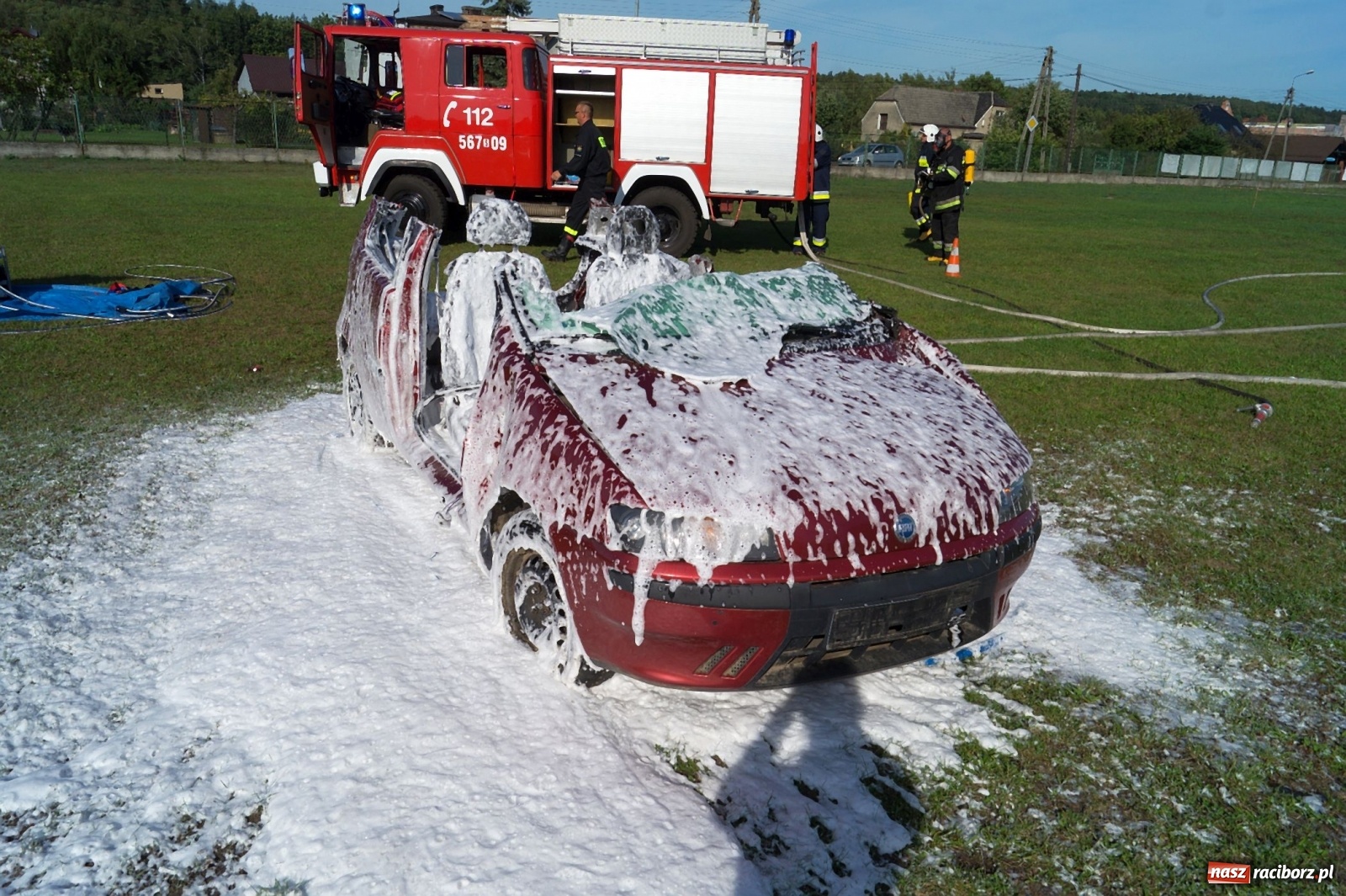 Zdjęcie w galerii na portalu naszraciborz.pl: Przeciąganie liny i królik do wygrania. Dożynki w Górkach Śląskich [FOTO] wiadomości z regionu