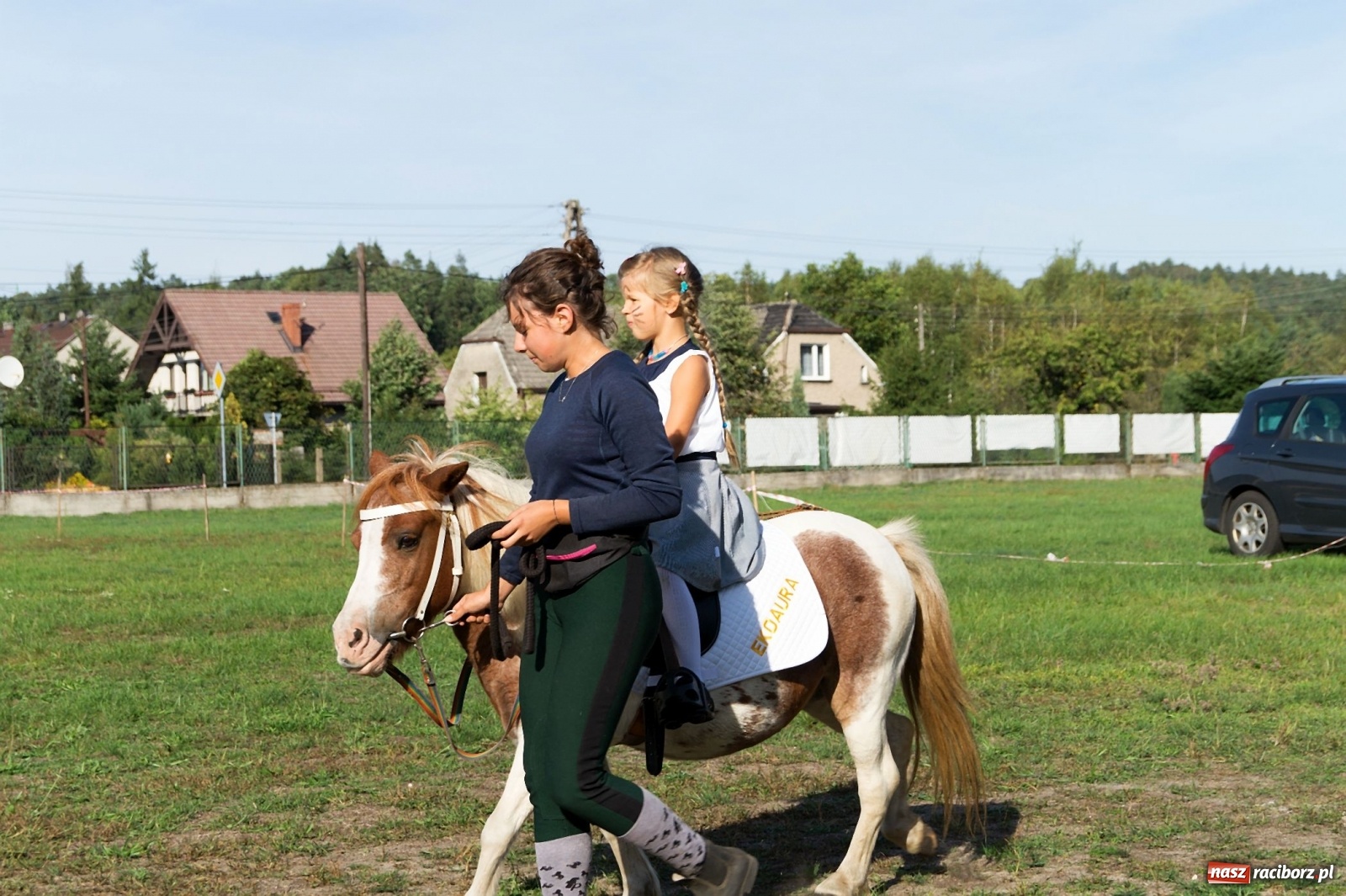 Zdjęcie w galerii na portalu naszraciborz.pl: Przeciąganie liny i królik do wygrania. Dożynki w Górkach Śląskich [FOTO] wiadomości z regionu