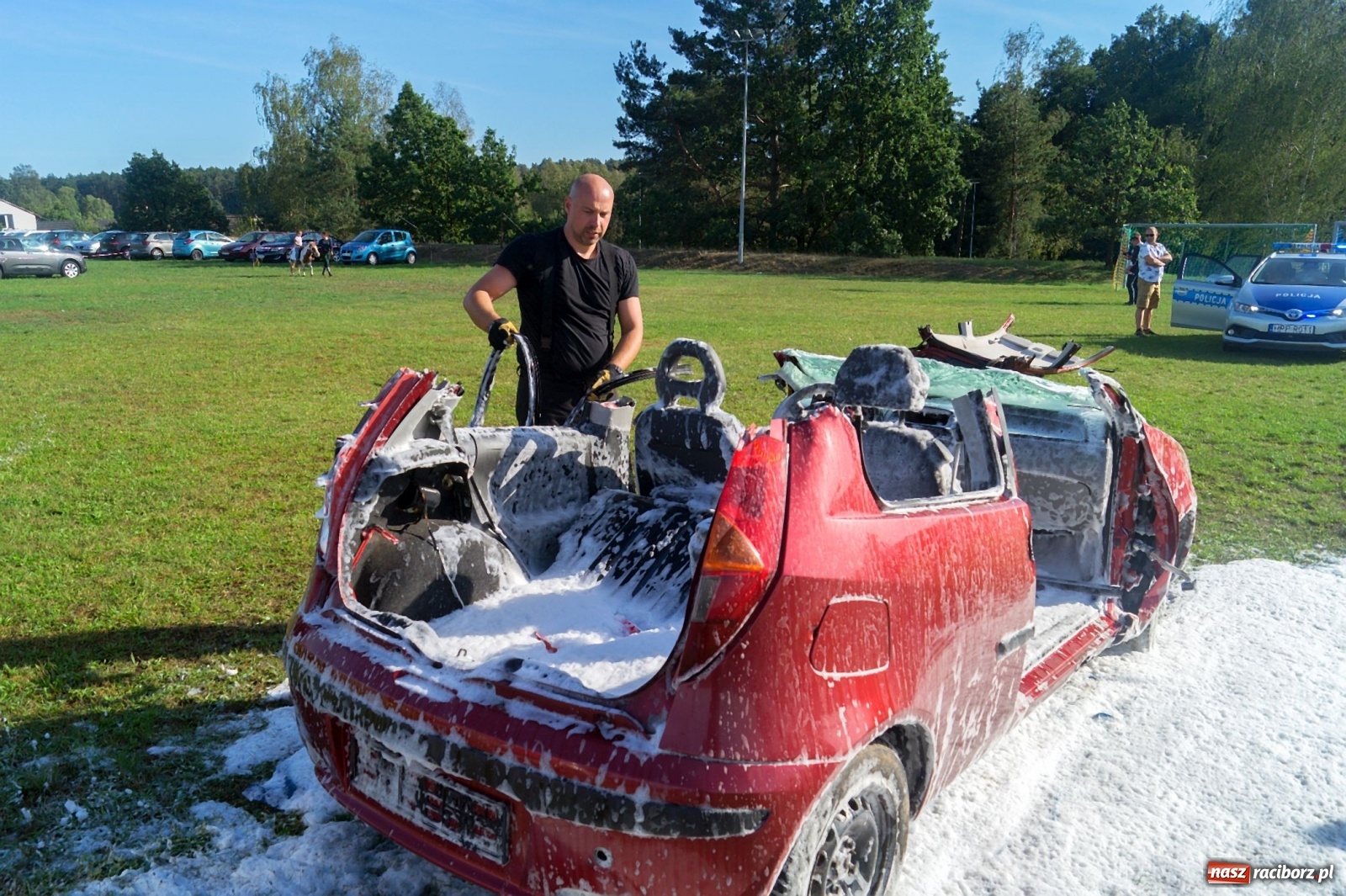 Zdjęcie w galerii na portalu naszraciborz.pl: Przeciąganie liny i królik do wygrania. Dożynki w Górkach Śląskich [FOTO] wiadomości z regionu