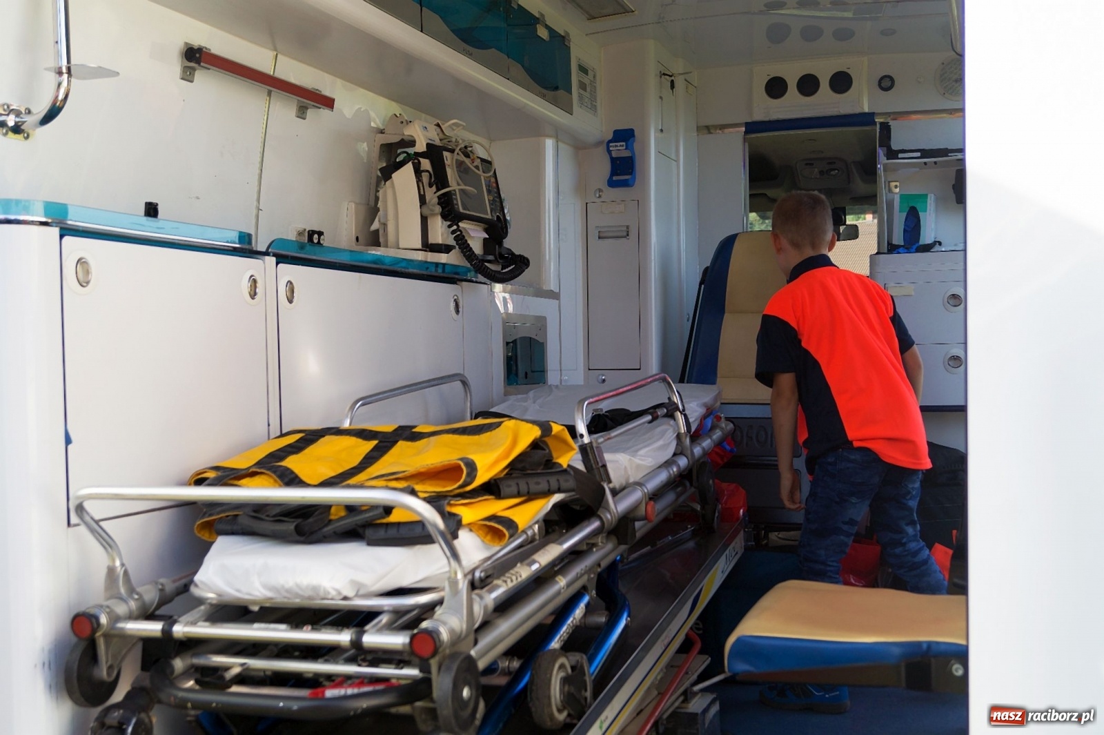 Zdjęcie w galerii na portalu naszraciborz.pl: Przeciąganie liny i królik do wygrania. Dożynki w Górkach Śląskich [FOTO] wiadomości z regionu