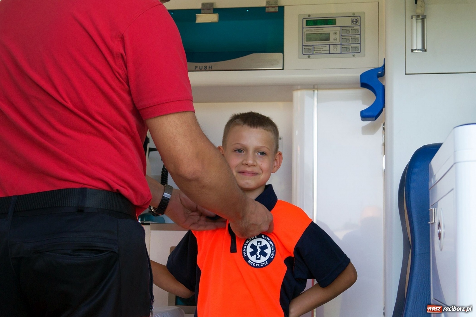 Zdjęcie w galerii na portalu naszraciborz.pl: Przeciąganie liny i królik do wygrania. Dożynki w Górkach Śląskich [FOTO] wiadomości z regionu