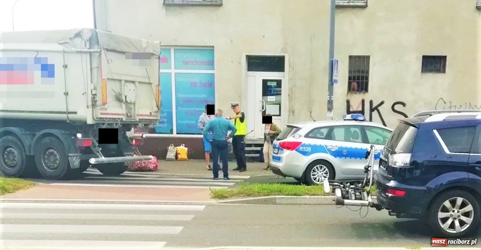 Zdjęcie w galerii na portalu naszraciborz.pl: Ciężarówka potrąciła pieszego przy nerce  wiadomości z regionu