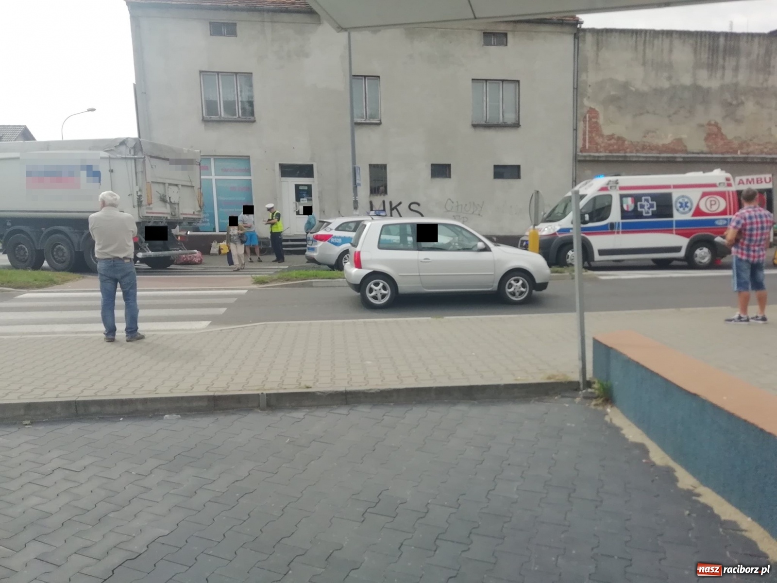 Zdjęcie w galerii na portalu naszraciborz.pl: Ciężarówka potrąciła pieszego przy nerce  wiadomości z regionu