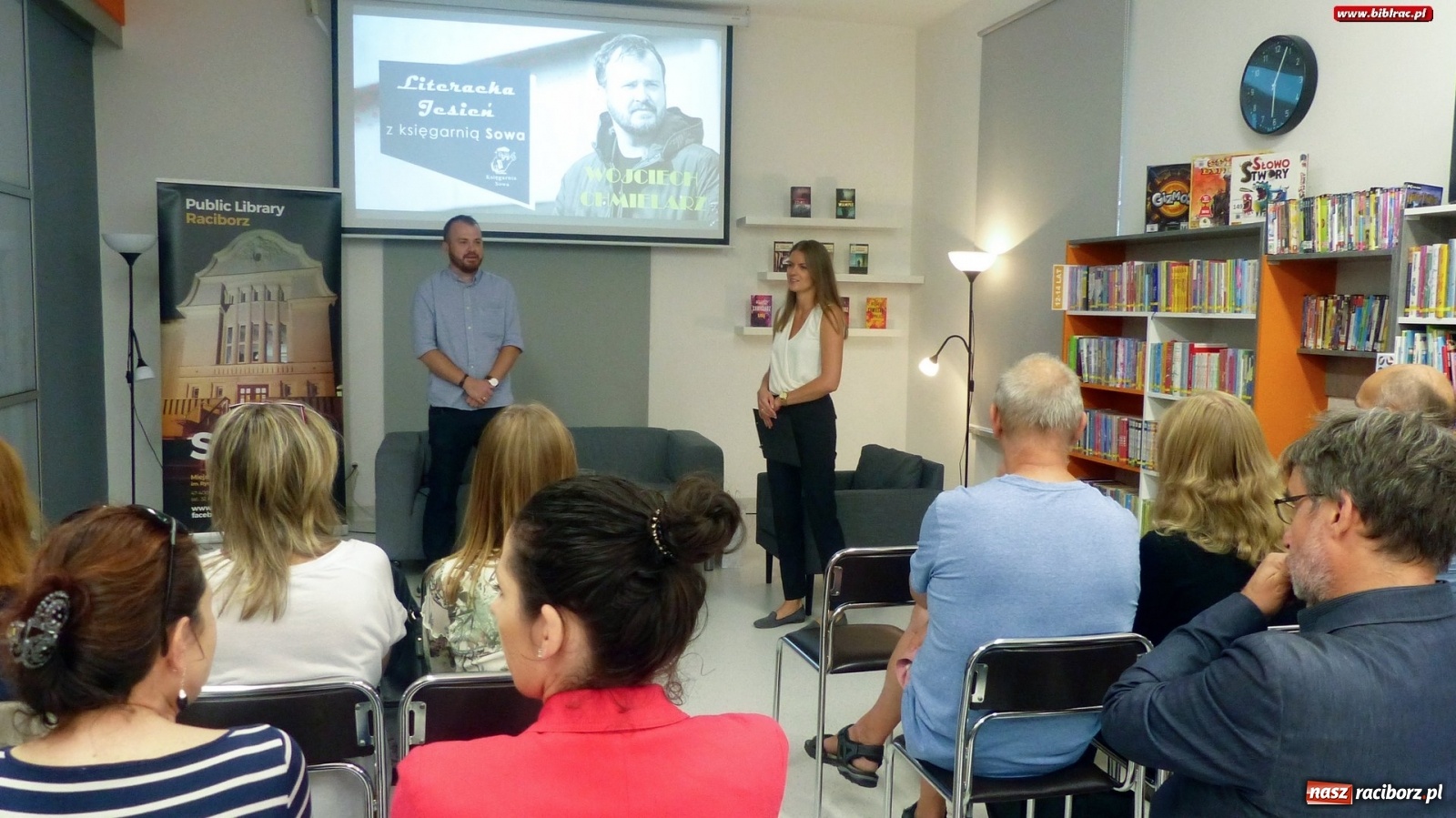 Zdjęcie w galerii na portalu naszraciborz.pl: Czy komisarz Mortka powróci? Spotkanie z Wojciechem Chmielarzem w Raciborzu wiadomości z regionu