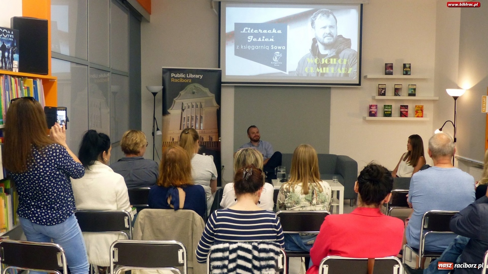 Zdjęcie w galerii na portalu naszraciborz.pl: Czy komisarz Mortka powróci? Spotkanie z Wojciechem Chmielarzem w Raciborzu wiadomości z regionu