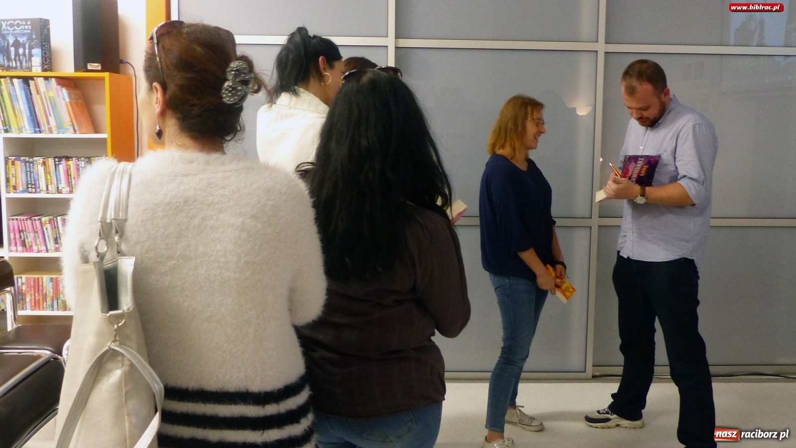 Zdjęcie w galerii na portalu naszraciborz.pl: Czy komisarz Mortka powróci? Spotkanie z Wojciechem Chmielarzem w Raciborzu wiadomości z regionu