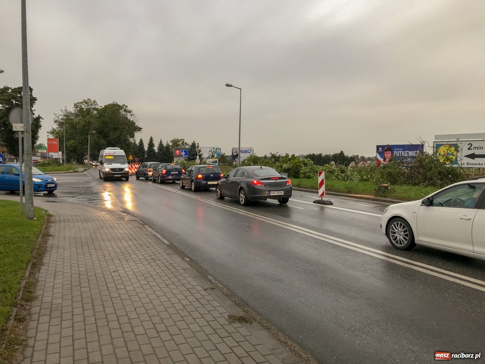 Zdjęcie w galerii na portalu naszraciborz.pl: Co tu się będzie działo! Poważne utrudnienia na Piaskowej-Rybnickiej [FOTO i WIDEO]  wiadomości z regionu