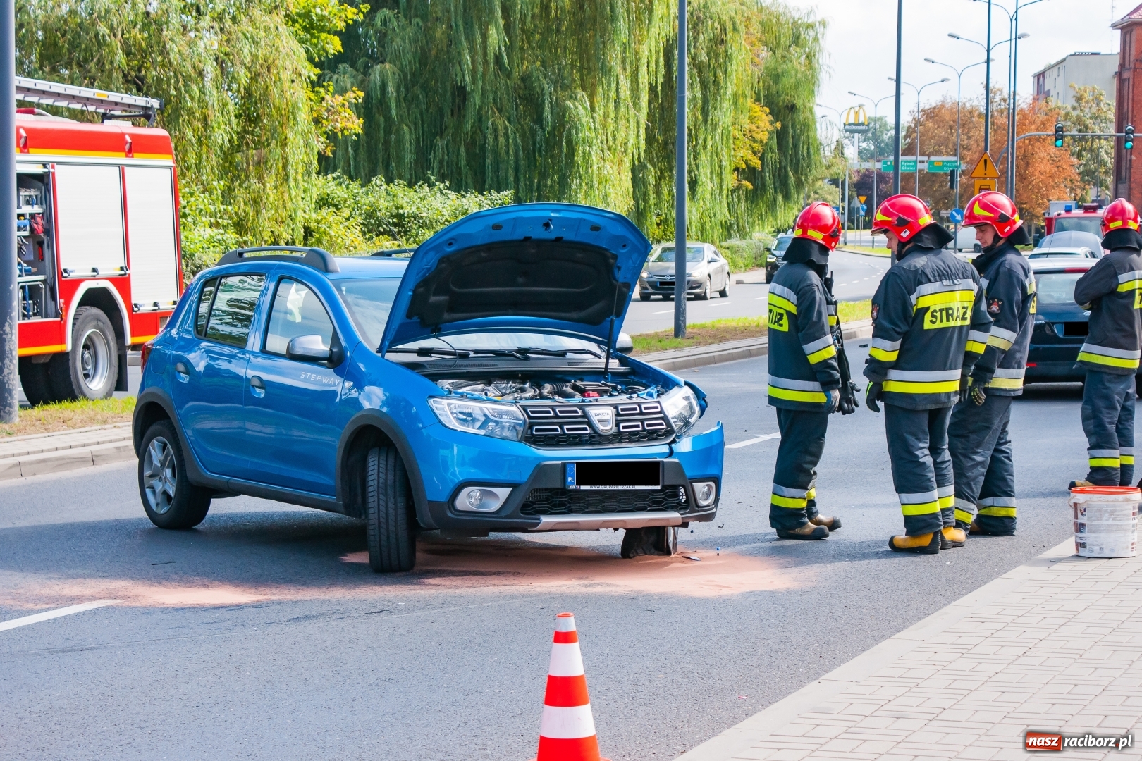 Zdjęcie w galerii na portalu naszraciborz.pl: Zderzenie dacii i seata na Odrostradzie [FOTO] wiadomości z regionu