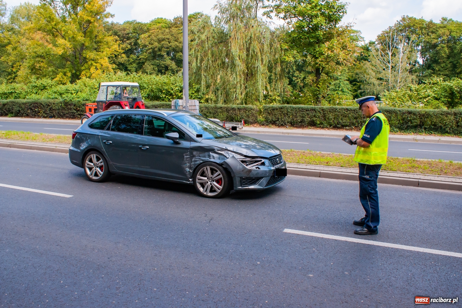 Zdjęcie w galerii na portalu naszraciborz.pl: Zderzenie dacii i seata na Odrostradzie [FOTO] wiadomości z regionu