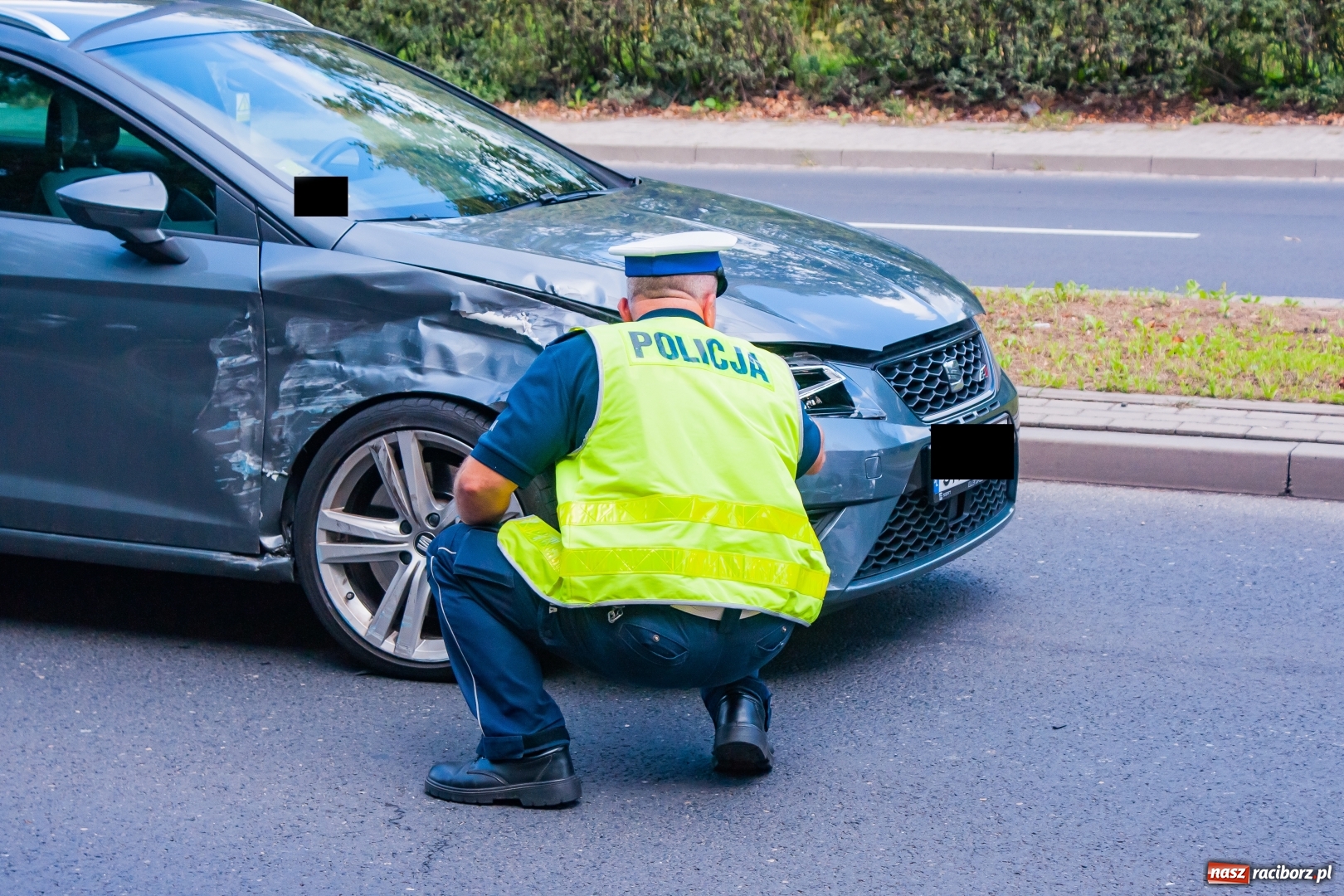 Zdjęcie w galerii na portalu naszraciborz.pl: Zderzenie dacii i seata na Odrostradzie [FOTO] wiadomości z regionu