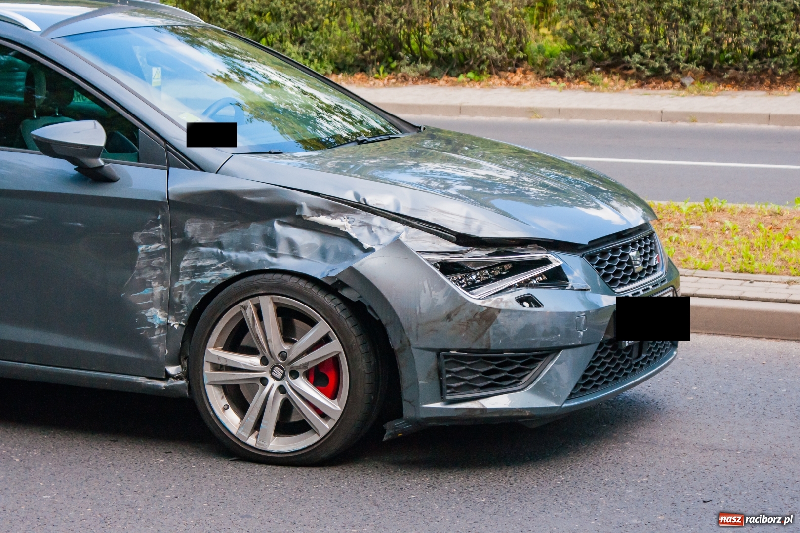 Zdjęcie w galerii na portalu naszraciborz.pl: Zderzenie dacii i seata na Odrostradzie [FOTO] wiadomości z regionu