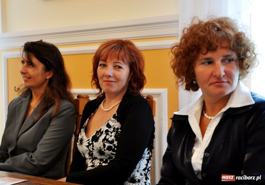 Zdjęcie w galerii na portalu naszraciborz.pl: Burmistrz dostał ciupagę wiadomości z regionu