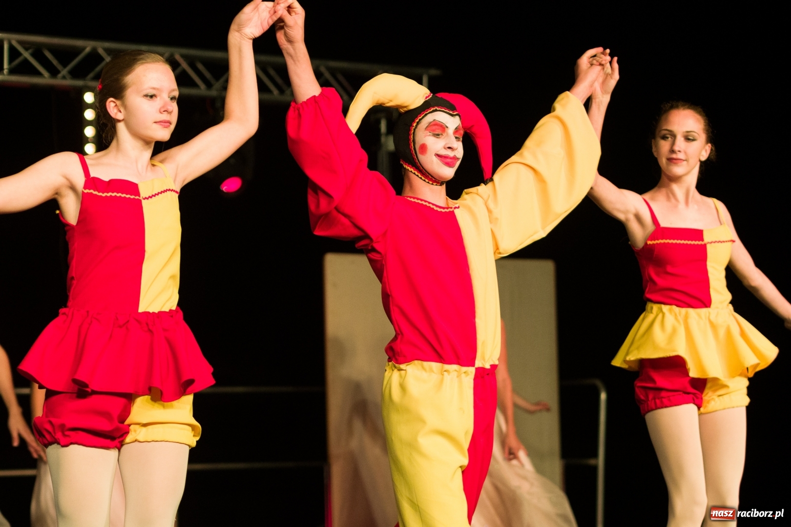 Zdjęcie w galerii na portalu naszraciborz.pl: Spektakl Zaklęty łabędź na jeziorze w Hlučínie [FOTO] wiadomości z regionu