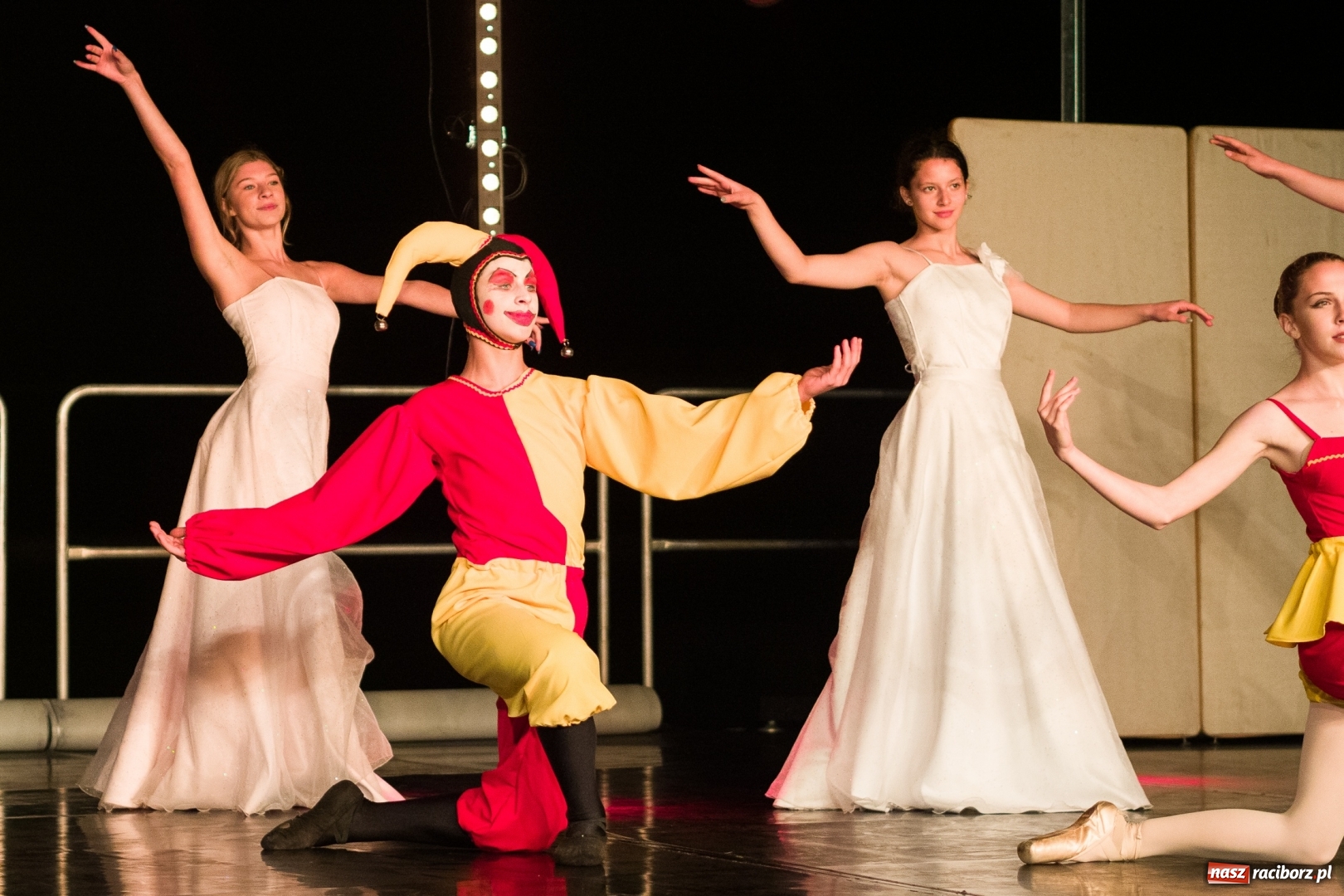 Zdjęcie w galerii na portalu naszraciborz.pl: Spektakl Zaklęty łabędź na jeziorze w Hlučínie [FOTO] wiadomości z regionu