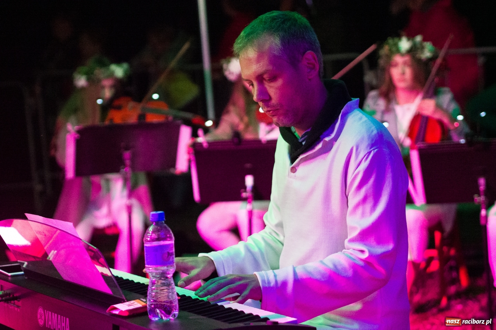 Zdjęcie w galerii na portalu naszraciborz.pl: Spektakl Zaklęty łabędź na jeziorze w Hlučínie [FOTO] wiadomości z regionu