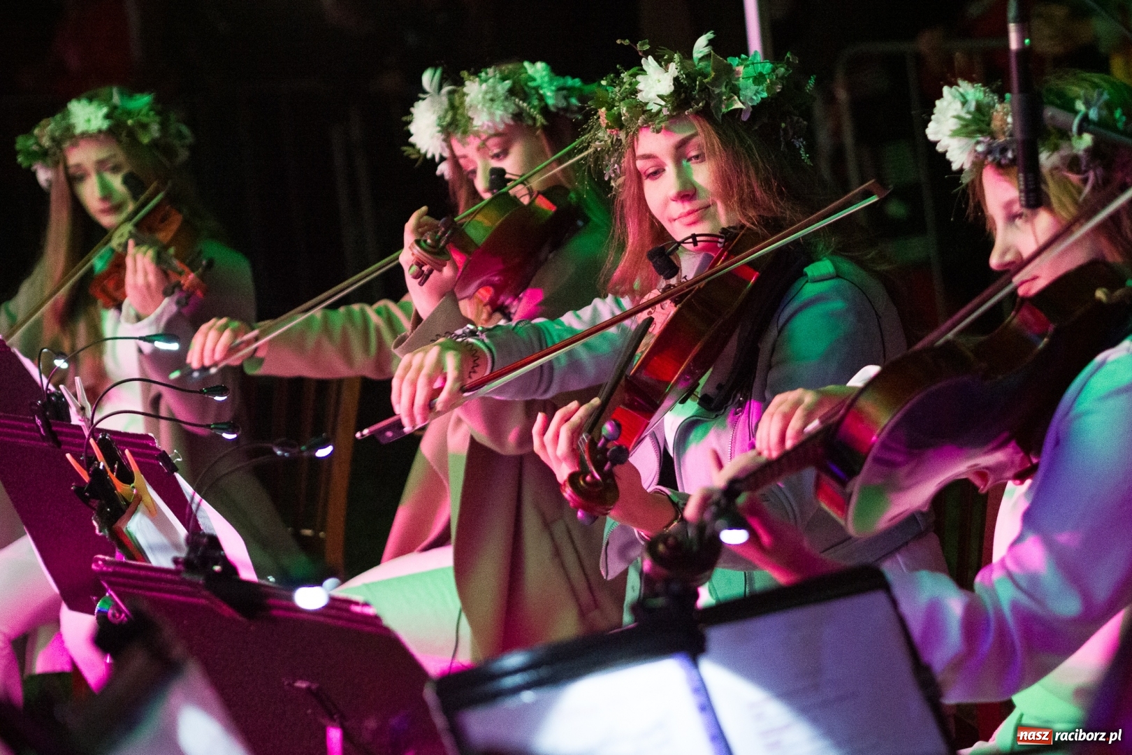 Zdjęcie w galerii na portalu naszraciborz.pl: Spektakl Zaklęty łabędź na jeziorze w Hlučínie [FOTO] wiadomości z regionu