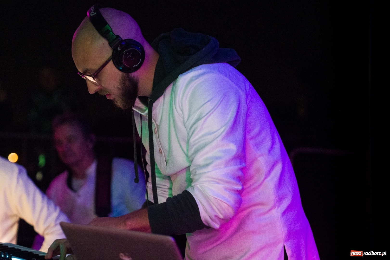 Zdjęcie w galerii na portalu naszraciborz.pl: Spektakl Zaklęty łabędź na jeziorze w Hlučínie [FOTO] wiadomości z regionu