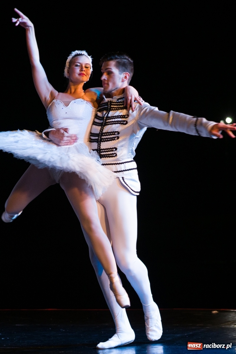 Zdjęcie w galerii na portalu naszraciborz.pl: Spektakl Zaklęty łabędź na jeziorze w Hlučínie [FOTO] wiadomości z regionu