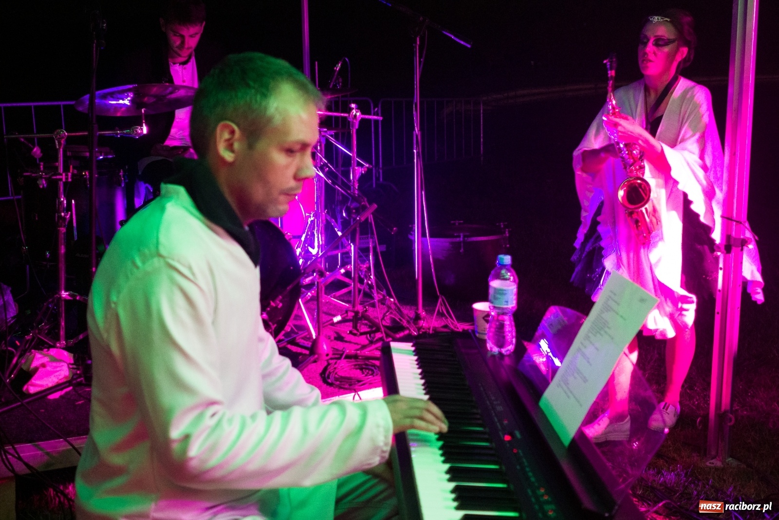 Zdjęcie w galerii na portalu naszraciborz.pl: Spektakl Zaklęty łabędź na jeziorze w Hlučínie [FOTO] wiadomości z regionu