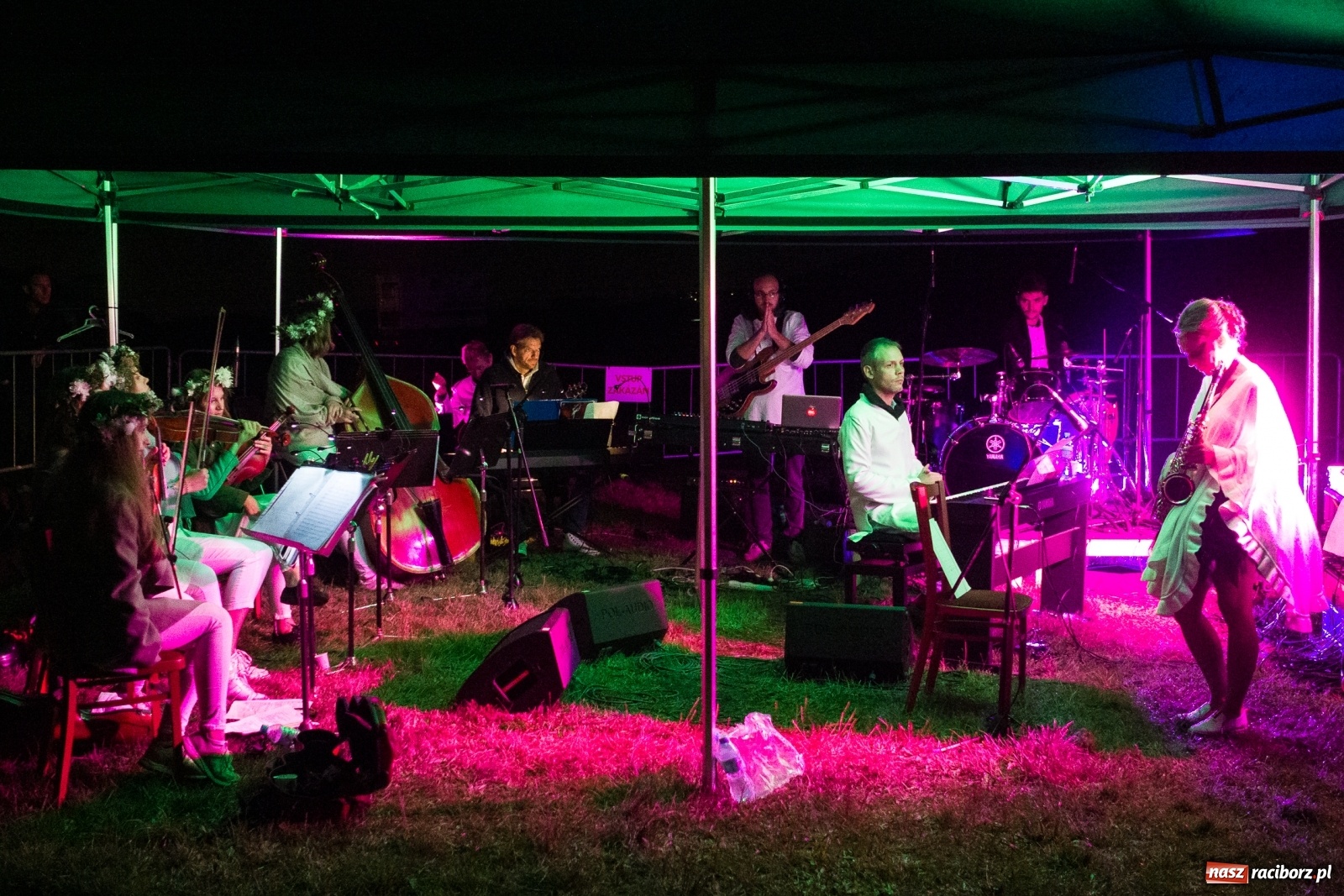 Zdjęcie w galerii na portalu naszraciborz.pl: Spektakl Zaklęty łabędź na jeziorze w Hlučínie [FOTO] wiadomości z regionu