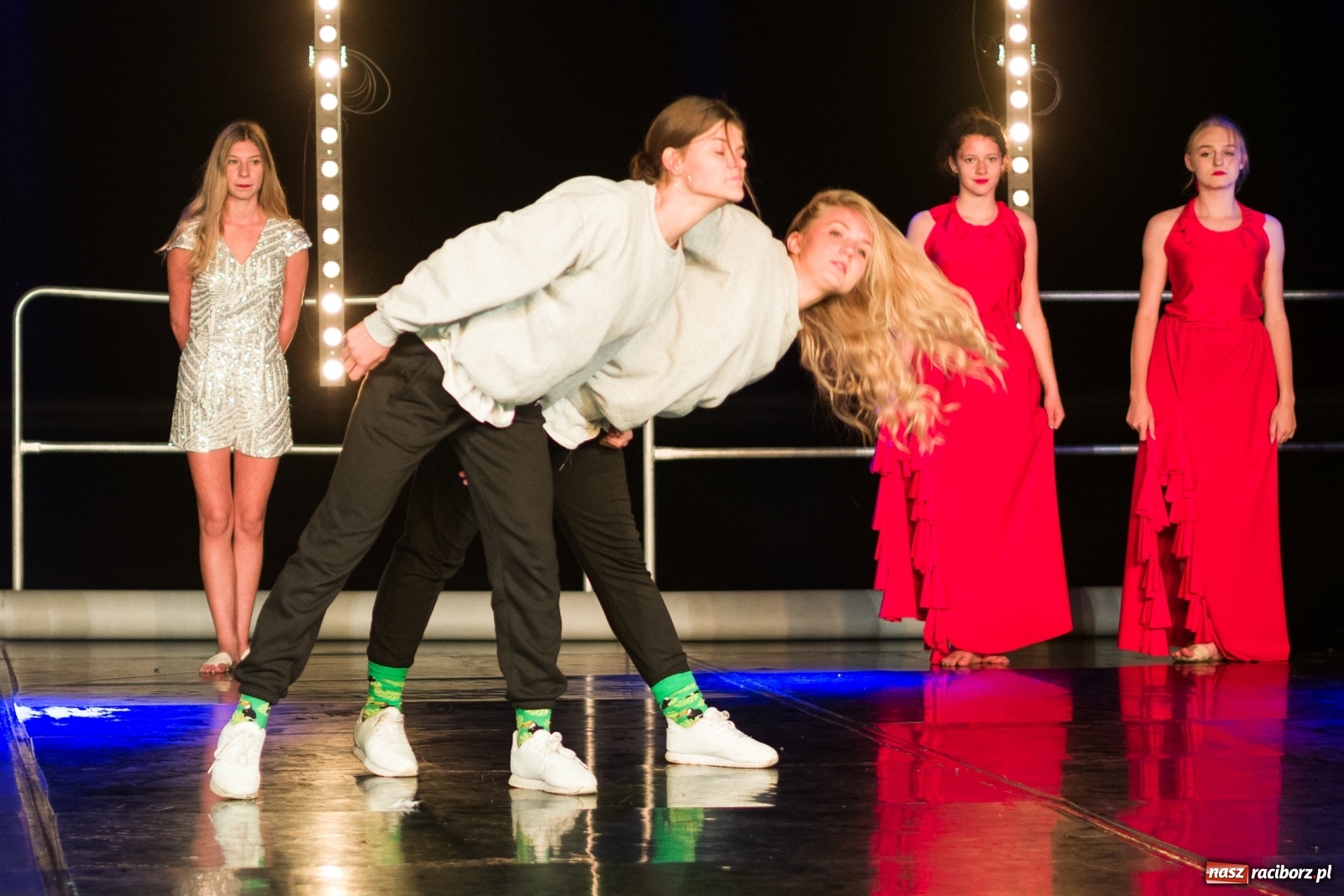 Zdjęcie w galerii na portalu naszraciborz.pl: Spektakl Zaklęty łabędź na jeziorze w Hlučínie [FOTO] wiadomości z regionu