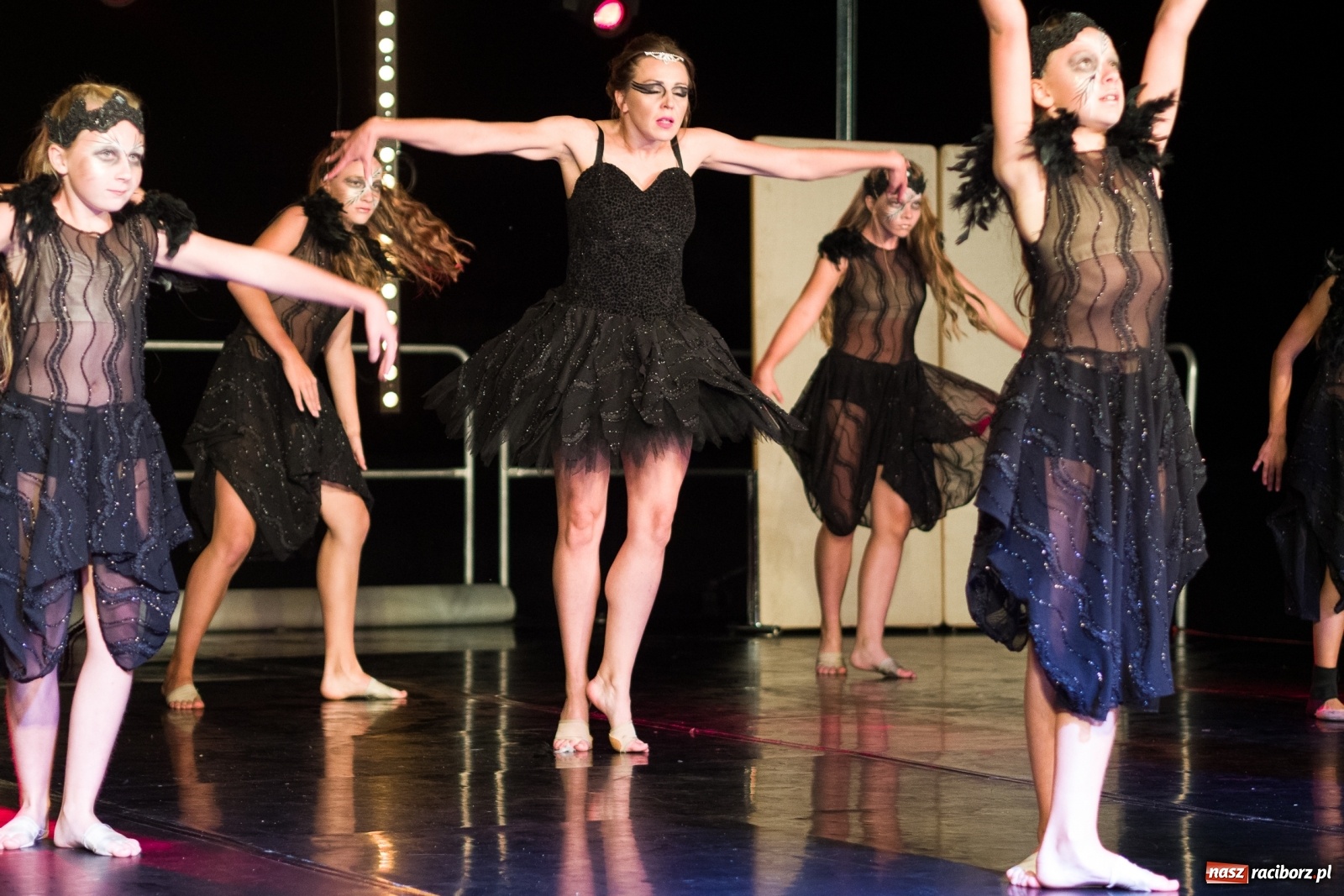 Zdjęcie w galerii na portalu naszraciborz.pl: Spektakl Zaklęty łabędź na jeziorze w Hlučínie [FOTO] wiadomości z regionu