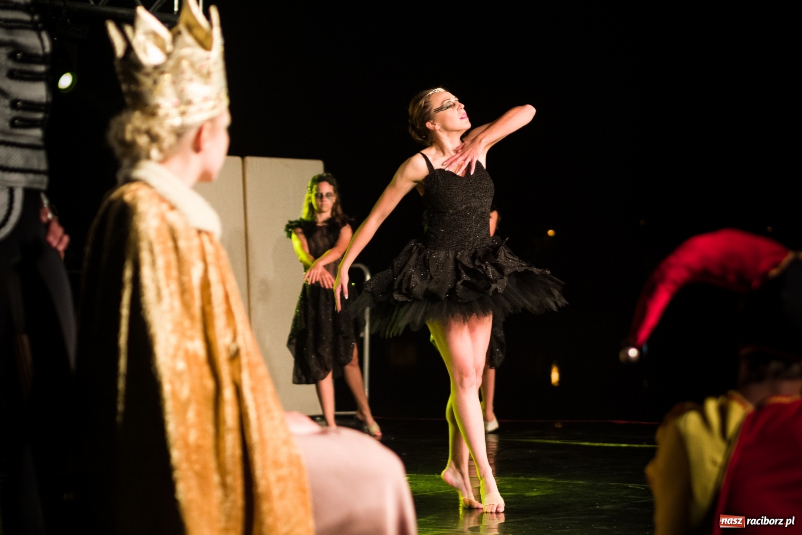 Zdjęcie w galerii na portalu naszraciborz.pl: Spektakl Zaklęty łabędź na jeziorze w Hlučínie [FOTO] wiadomości z regionu