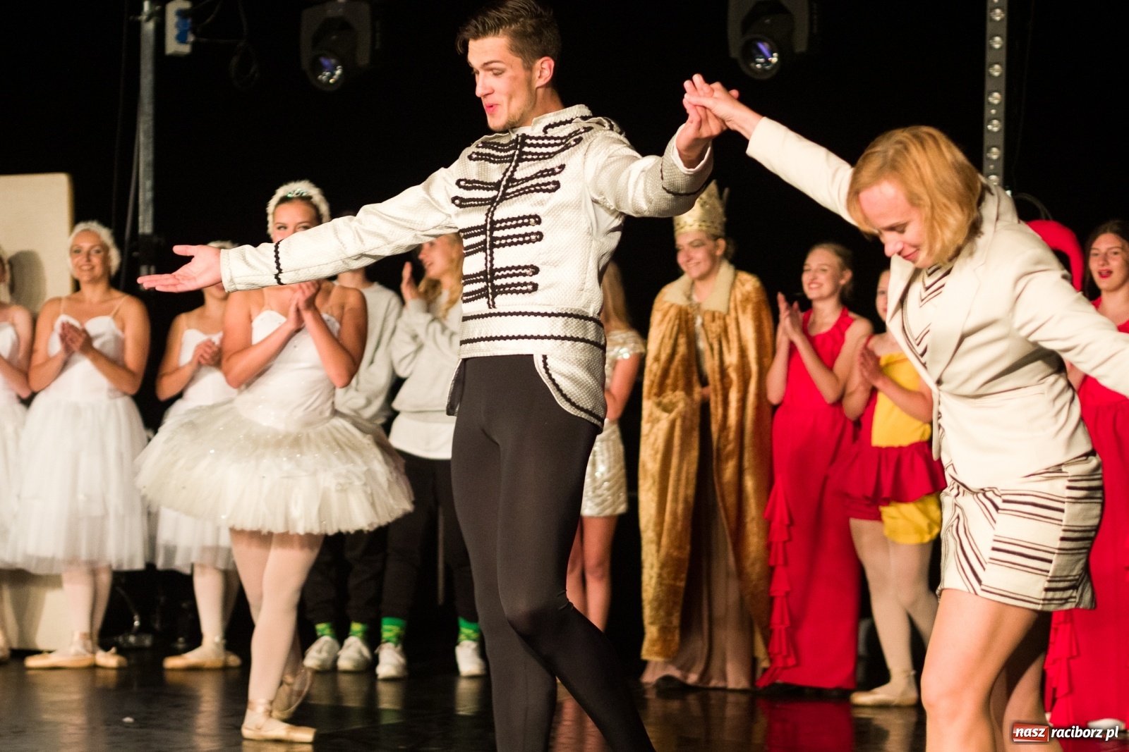 Zdjęcie w galerii na portalu naszraciborz.pl: Spektakl Zaklęty łabędź na jeziorze w Hlučínie [FOTO] wiadomości z regionu