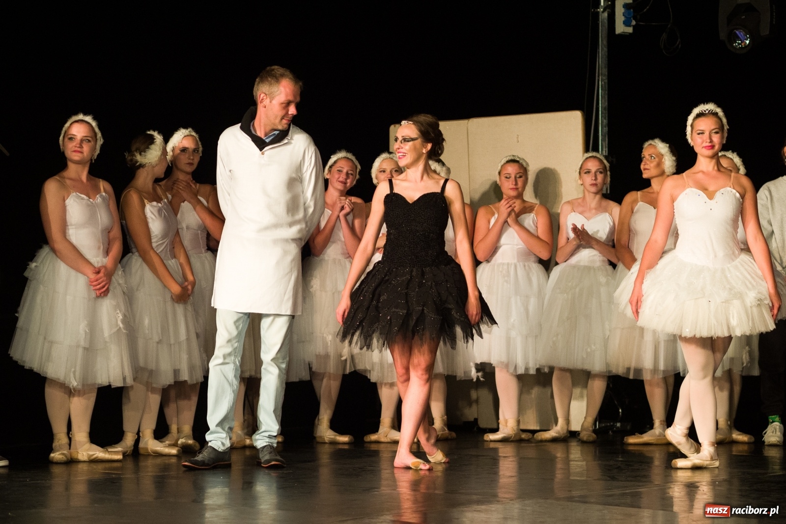 Zdjęcie w galerii na portalu naszraciborz.pl: Spektakl Zaklęty łabędź na jeziorze w Hlučínie [FOTO] wiadomości z regionu