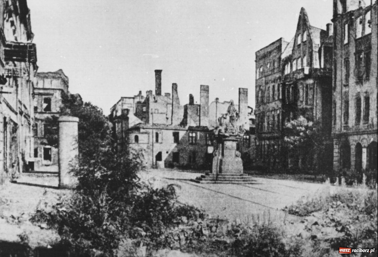 Zdjęcie w galerii na portalu naszraciborz.pl: Kartka z kalendarza. Gdzie pierwotnie stała ta figura?  wiadomości z regionu