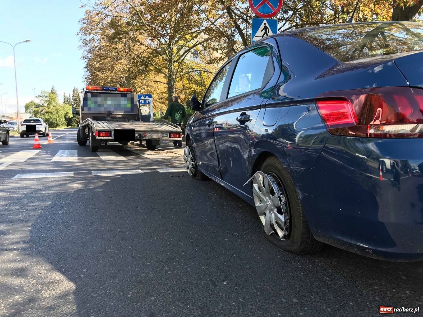 Zdjęcie w galerii na portalu naszraciborz.pl: Peugeot i BMW - bliskie spotkanie na Odrostradzie [FOTO] wiadomości z regionu