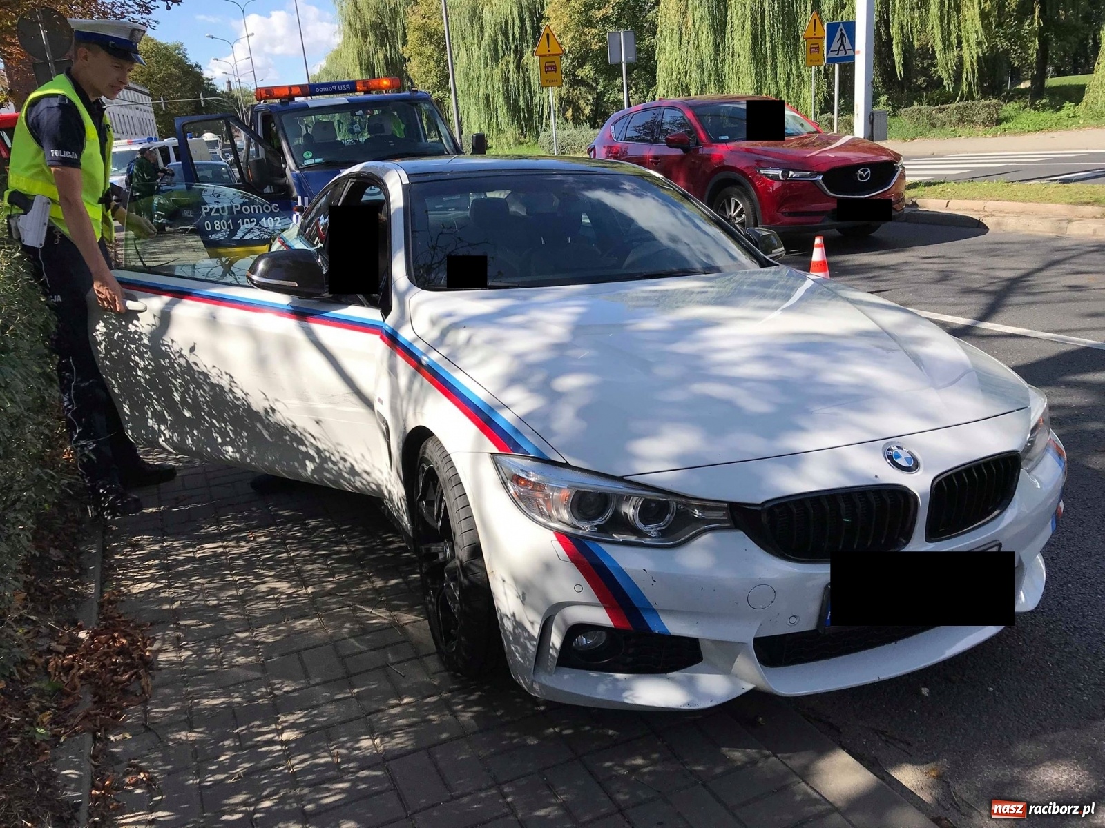 Zdjęcie w galerii na portalu naszraciborz.pl: Peugeot i BMW - bliskie spotkanie na Odrostradzie [FOTO] wiadomości z regionu